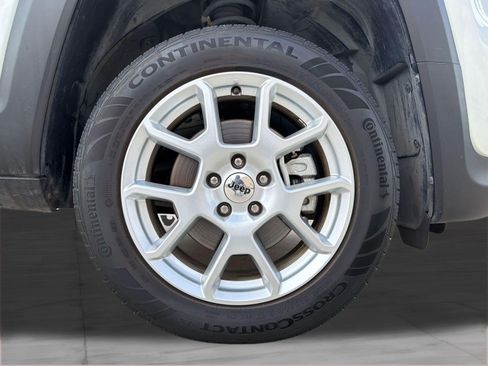 Used 2023 Jeep Renegade Latitude AWD/4WD image 11