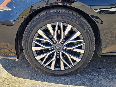 Used 2025 Nissan Altima 2.5 SV image 11