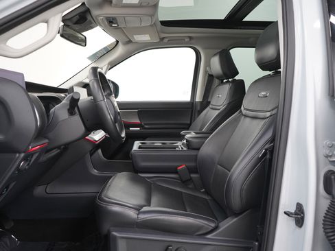 Used 2025 Ford Expedition Platinum AWD/4WD image 28
