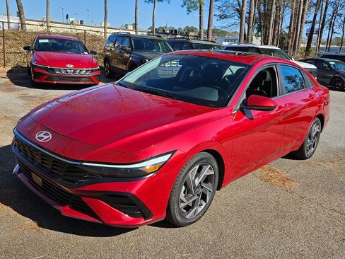 Used 2025 Hyundai Elantra SEL image 3