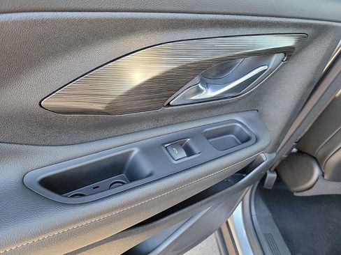 Used 2023 GMC Terrain SLT image 14