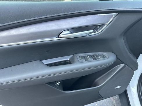 New 2025 Cadillac XT5 Luxury image 15