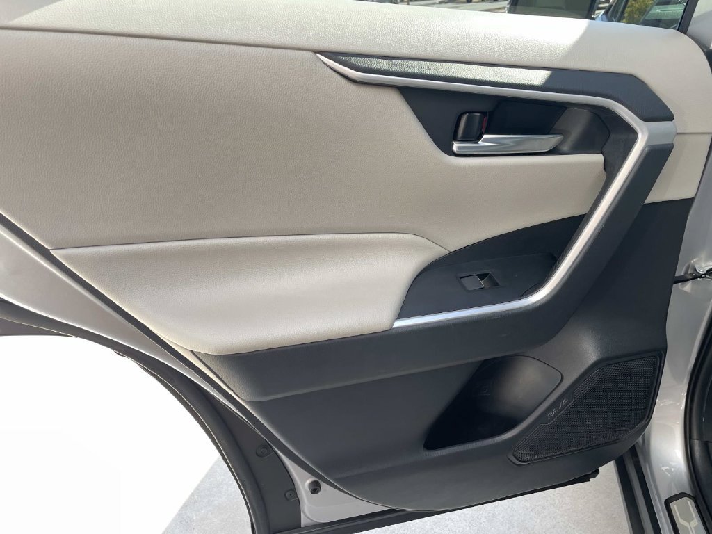 Used 2019 Toyota RAV4 XLE Premium FWD image 12