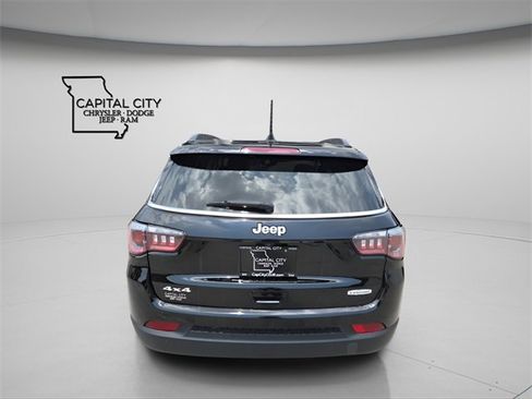 Used 2019 Jeep Compass Latitude w/ Popular Equipment Group image 6