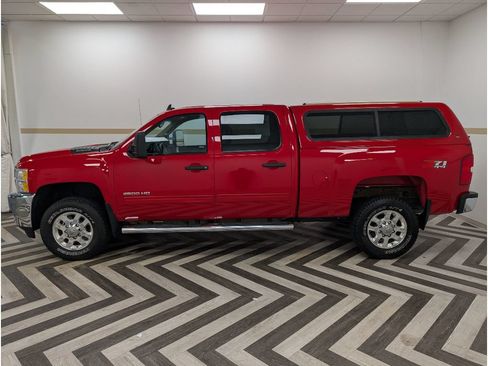 Used 2013 Chevrolet Silverado 2500 LT w/ Interior Plus Package AWD/4WD image 3