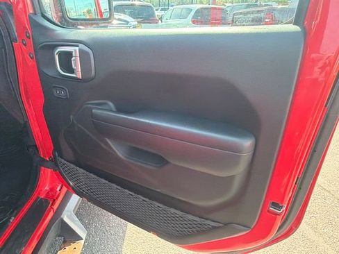 Used 2021 Jeep Gladiator Mojave AWD/4WD image 12