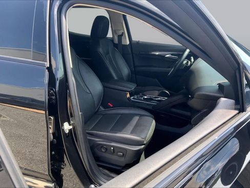 Used 2021 Buick Envision Essence w/ Sport Touring Package FWD image 9