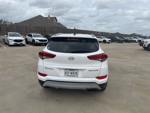 Used 2017 Hyundai Tucson Sport image 11