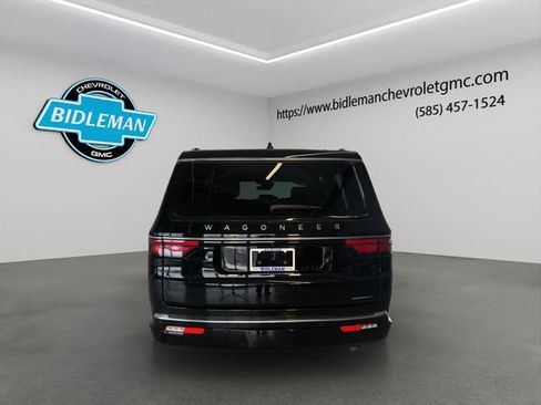 Used 2024 Jeep Wagoneer L Series III w/ Flexible Seating Group AWD/4WD image 7