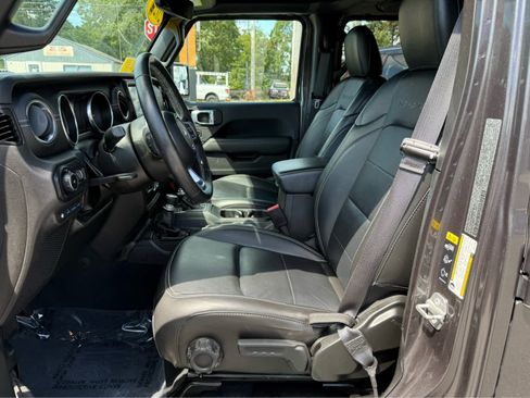 Used 2022 Jeep Wrangler Unlimited Sahara w/ Cold Weather Group image 14