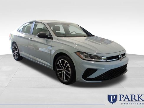 Used 2025 Volkswagen Jetta Sport image 1