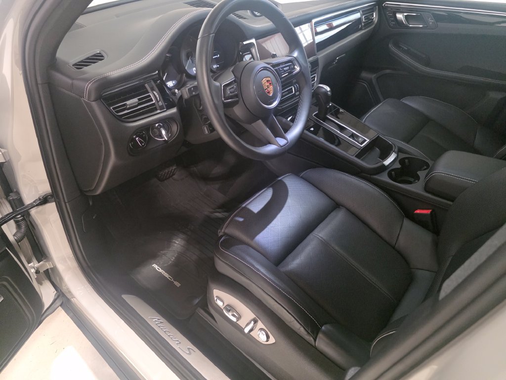 Certified 2026 Porsche Macan S AWD/4WD image 5