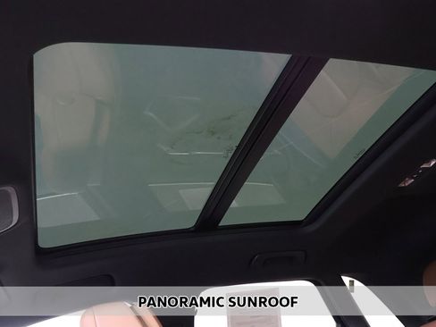 Used 2023 Audi Q3 2.0T Premium w/ Convenience Package image 3