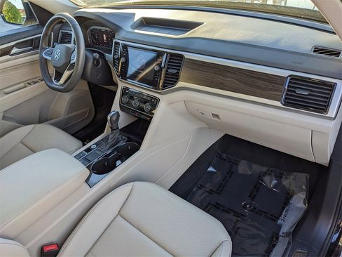 Certified 2022 Volkswagen Atlas SE image 13