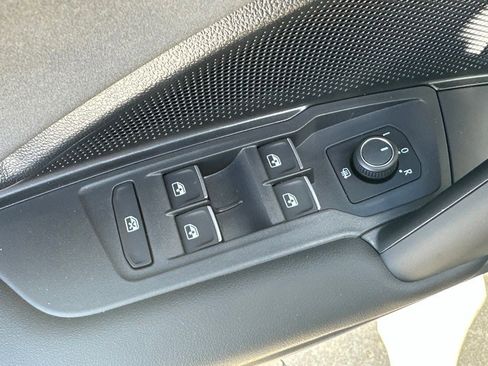New 2026 Volkswagen Tiguan SE R-Line AWD/4WD image 11