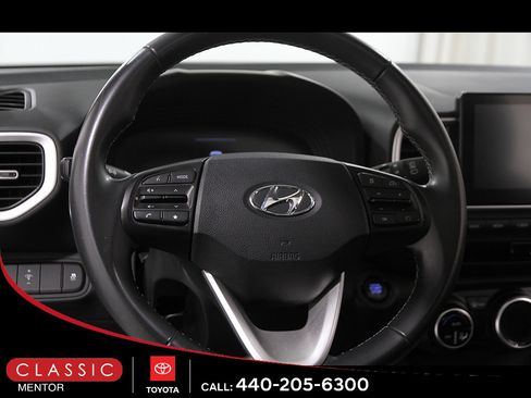 Used 2024 Hyundai Venue SEL FWD image 7