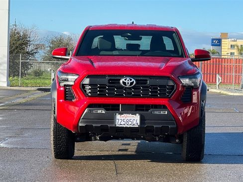 Used 2024 Toyota Tacoma TRD Off-Road image 11