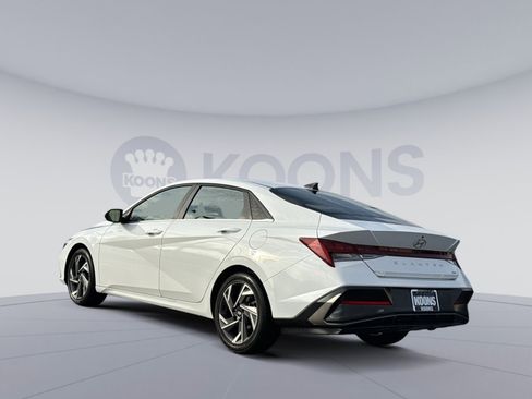 Certified 2025 Hyundai Elantra Limited image 4