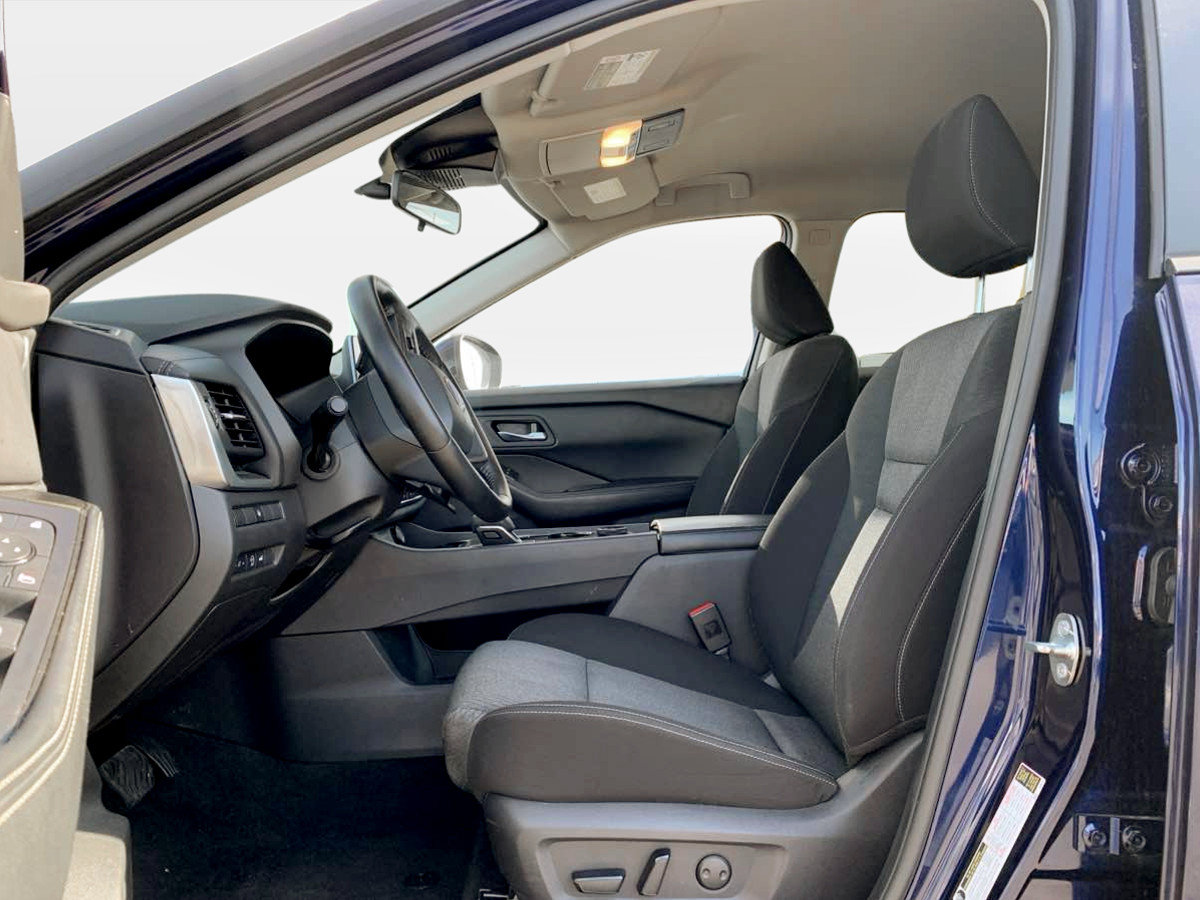 Used 2025 Nissan Rogue SV AWD/4WD image 15