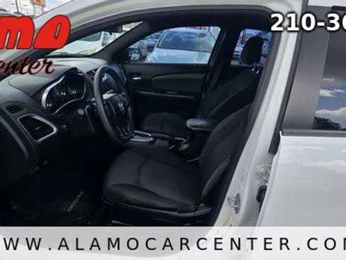 Used 2013 Dodge Avenger SE FWD image 30