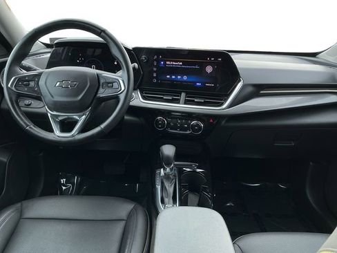 Used 2024 Chevrolet Trax ACTIV image 12