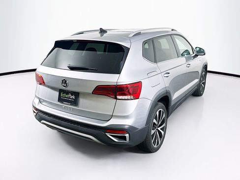 Used 2023 Volkswagen Taos SE w/ Panoramic Sunroof Package FWD image 9