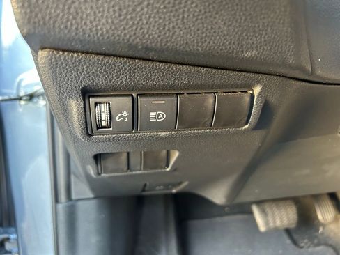 Used 2024 Toyota Corolla Cross LE w/ Moonroof Package image 17