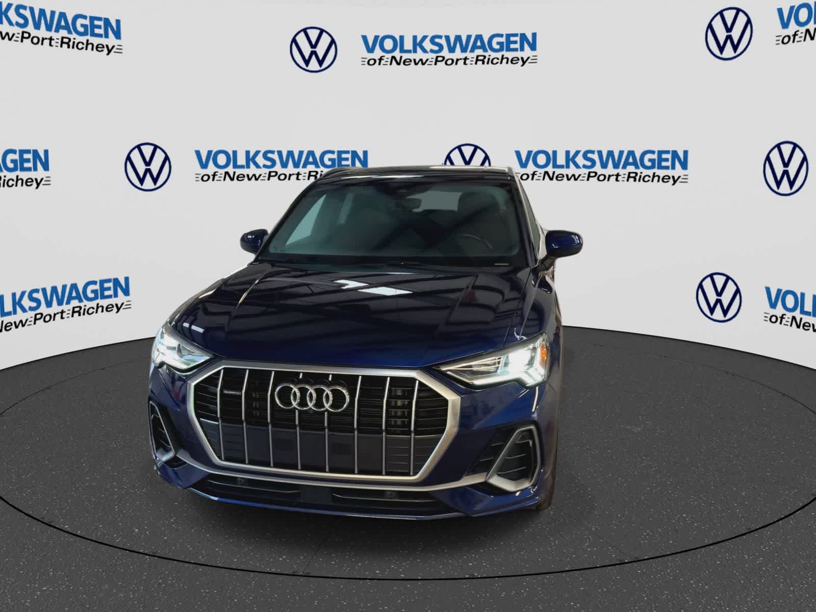 Used 2023 Audi Q3 2.0T Premium Plus w/ Premium Plus Package AWD/4WD image 3