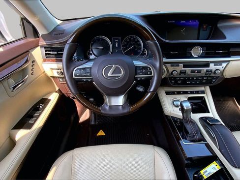 Used 2018 Lexus ES 350 w/ Luxury Package w/Wood Trim FWD image 6