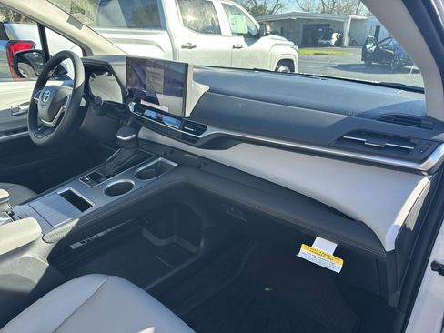 New 2025 Toyota Sienna XLE image 36
