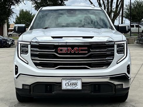 Used 2025 GMC Sierra 1500 SLT RWD image 9