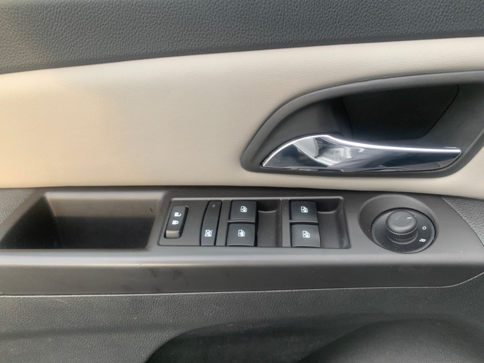 Used 2015 Chevrolet Cruze LS FWD image 13