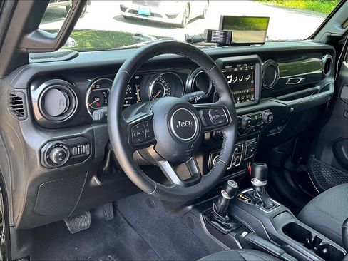 Used 2022 Jeep Gladiator Sport AWD/4WD image 6