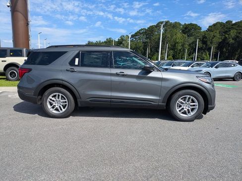 New 2026 Ford Explorer Active RWD image 3