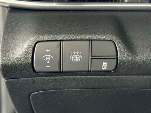 Used 2025 Hyundai Elantra Hybrid FWD image 13