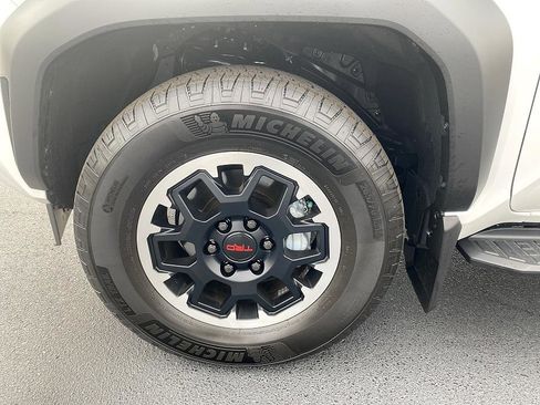 Certified 2025 Toyota 4Runner TRD Off-Road image 8