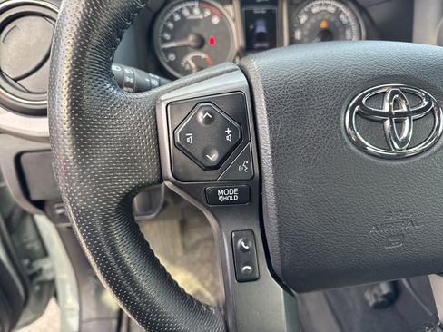 Used 2022 Toyota Tacoma TRD Sport image 15