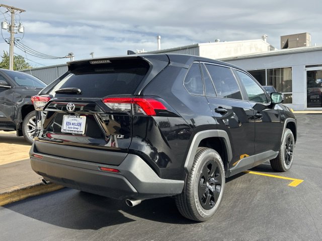 Used 2025 Toyota RAV4 LE FWD image 9