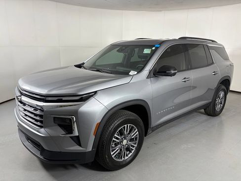 Used 2026 Chevrolet Traverse LT w/ Driver Confidence Package FWD image 5