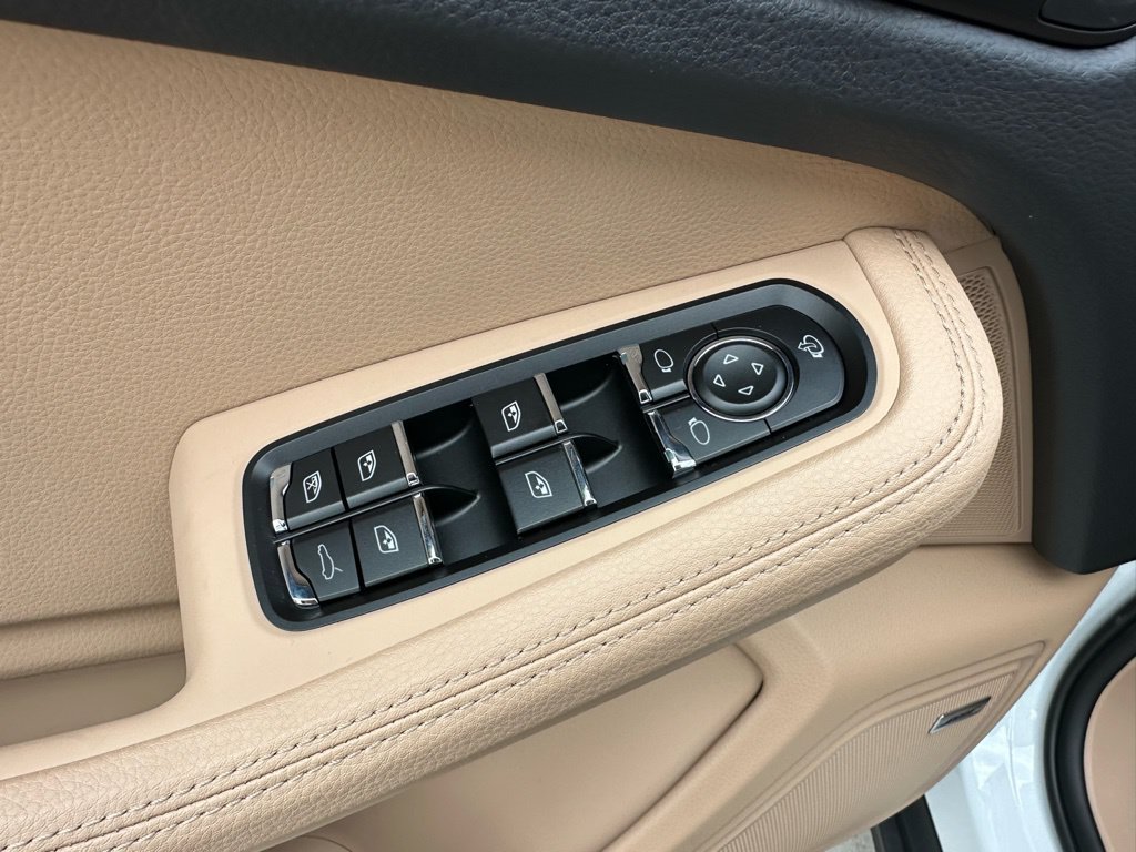 Used 2026 Porsche Macan S AWD/4WD image 22