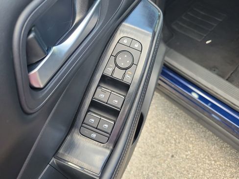 Used 2025 Nissan Rogue SV FWD image 14