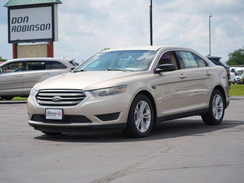 Used 2018 Ford Taurus SE FWD image 7