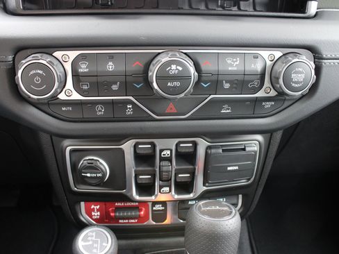 New 2026 Jeep Gladiator Mojave image 31