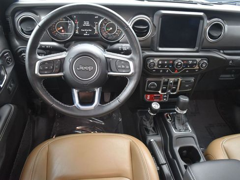 Used 2023 Jeep Gladiator Rubicon w/ Cold Weather Group image 15