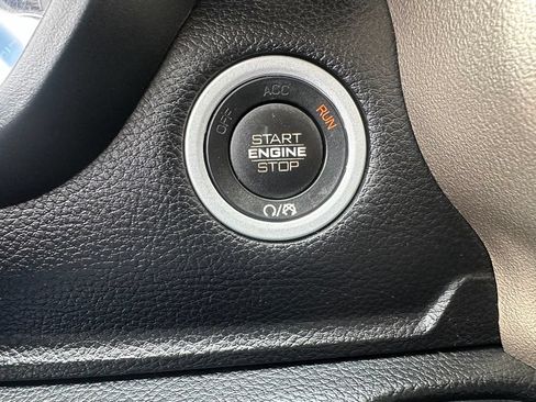 Used 2019 RAM 1500 Laramie AWD/4WD image 23