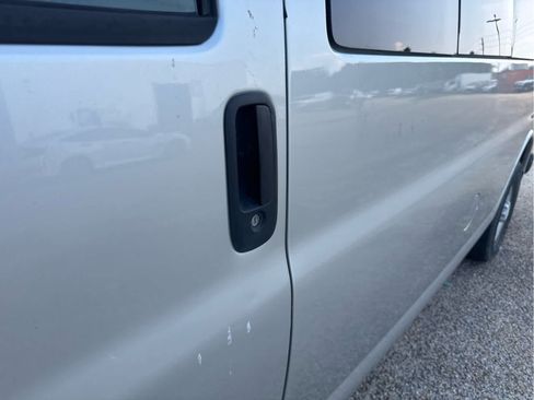 Used 2010 Chevrolet Express 3500 LS RWD image 13