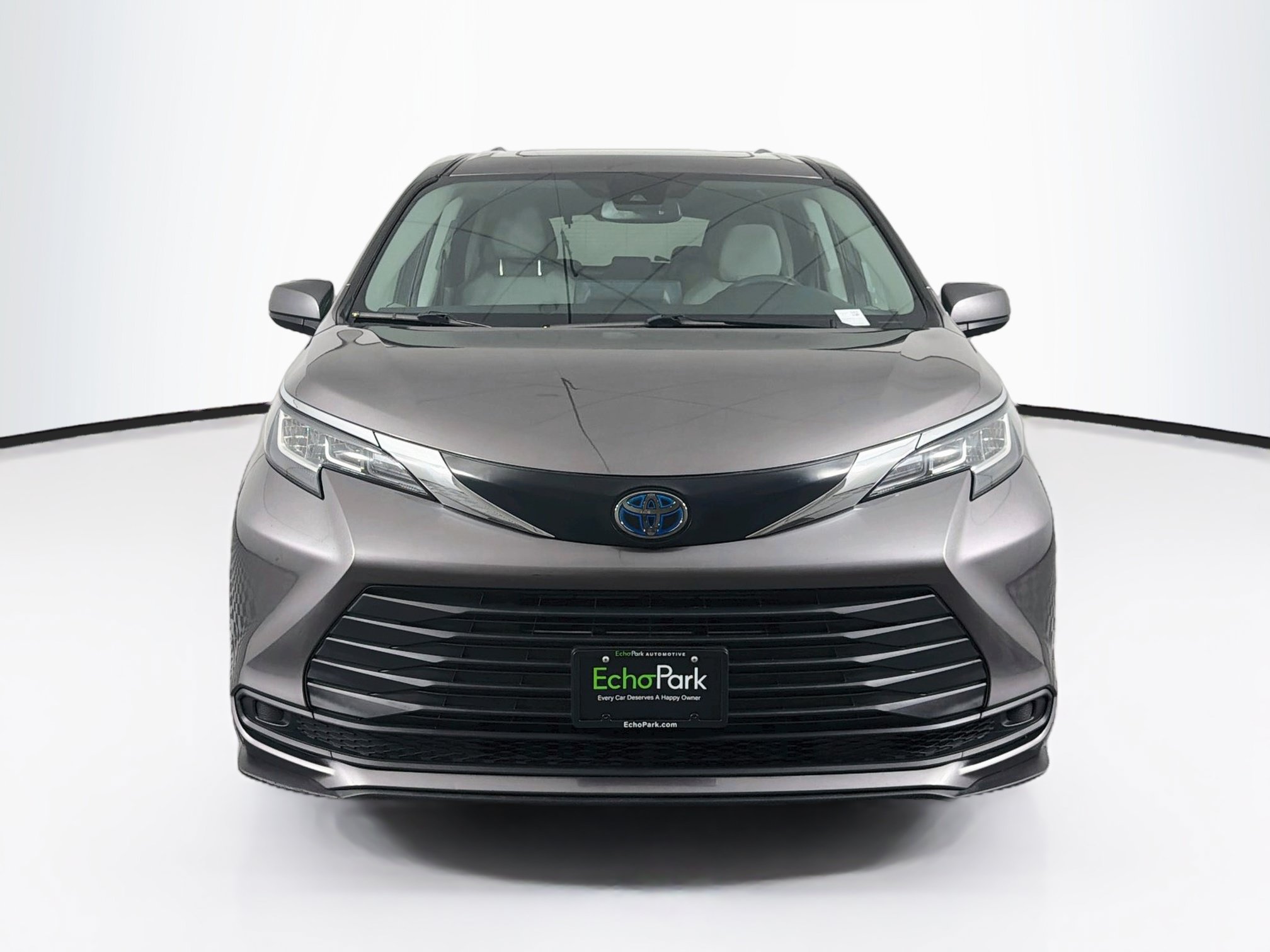 Used 2022 Toyota Sienna LE w/ LE Plus Package FWD image 2