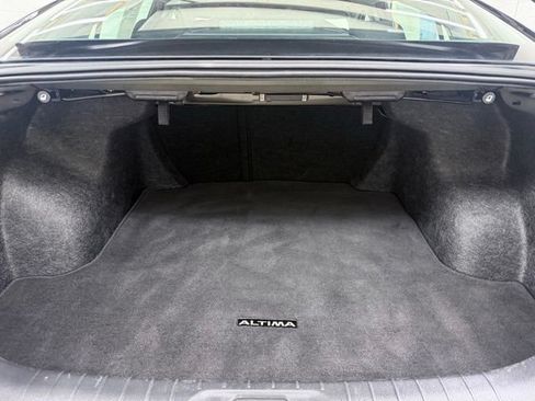 Used 2025 Nissan Altima 2.5 SV FWD image 12
