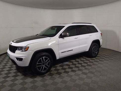 Used 2021 Jeep Grand Cherokee Trailhawk AWD/4WD image 2