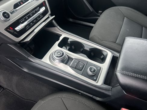 Used 2022 Ford Explorer XLT image 23